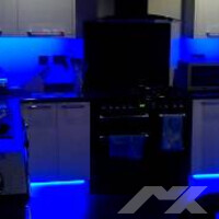 Kolorowe światła LED w kuchnii